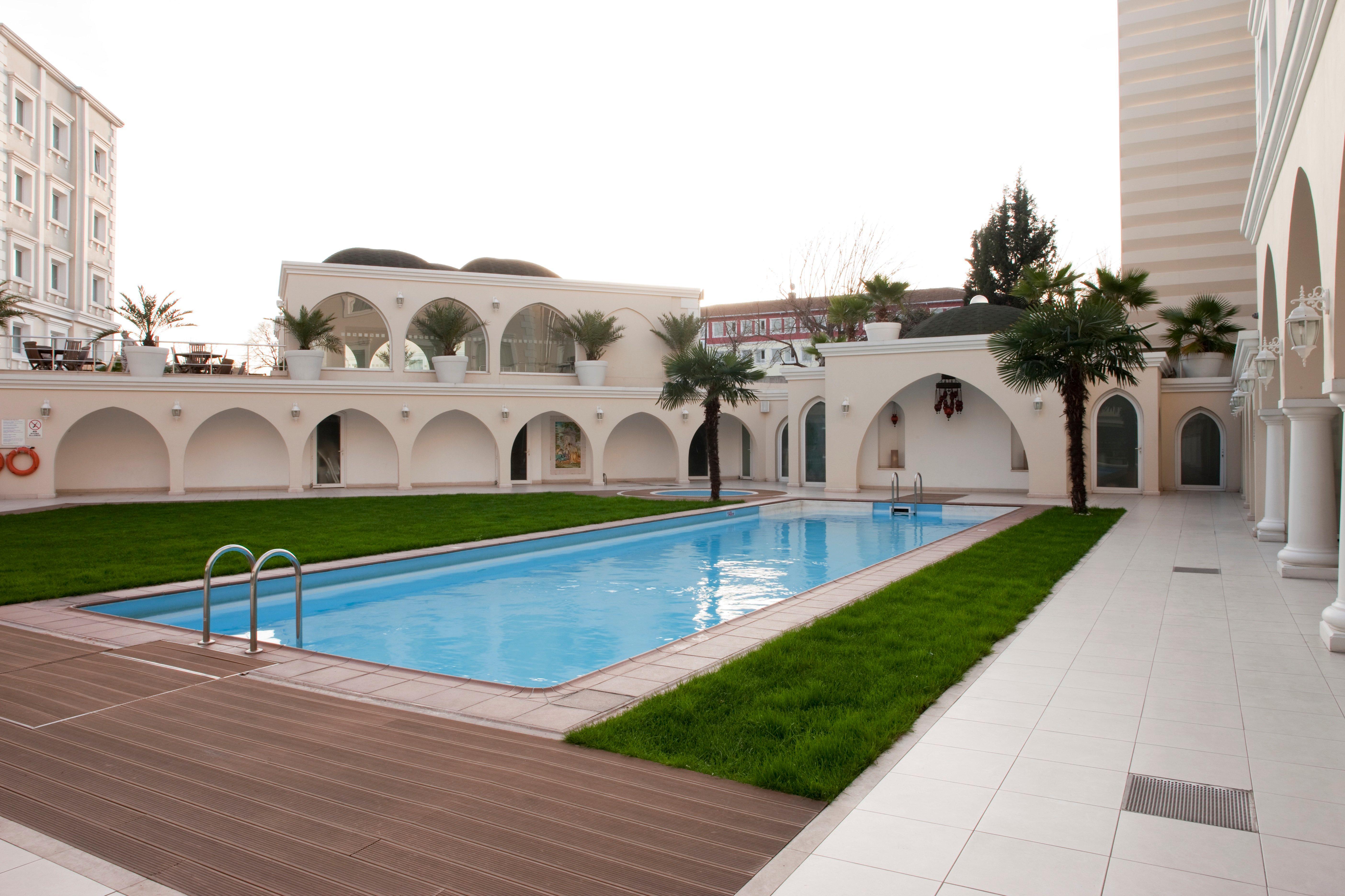Holiday Inn Istanbul City By Ihg Facilities photo The swimming pool
