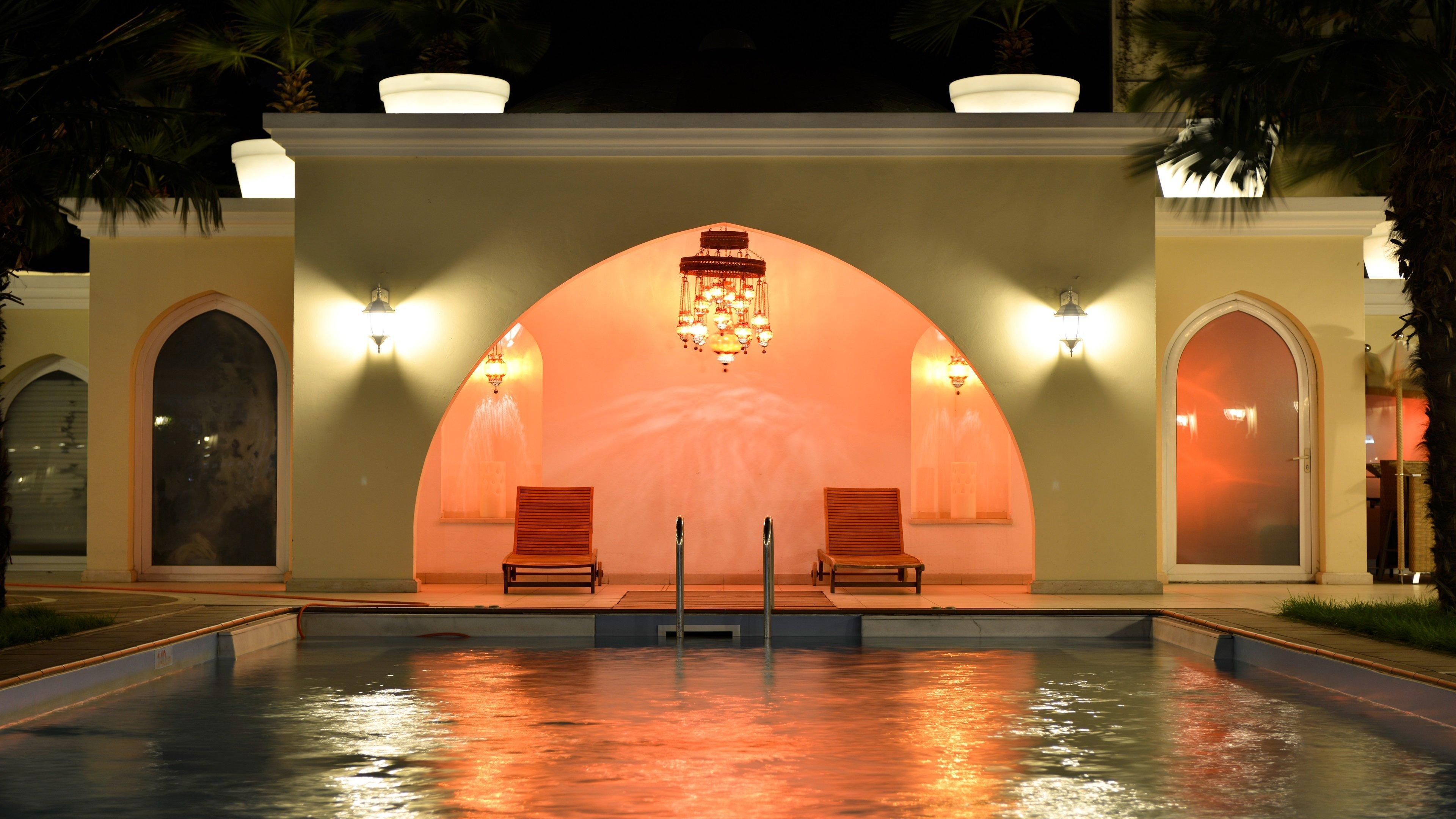 Holiday Inn Istanbul City By Ihg Exterior photo The swimming pool at the hotel