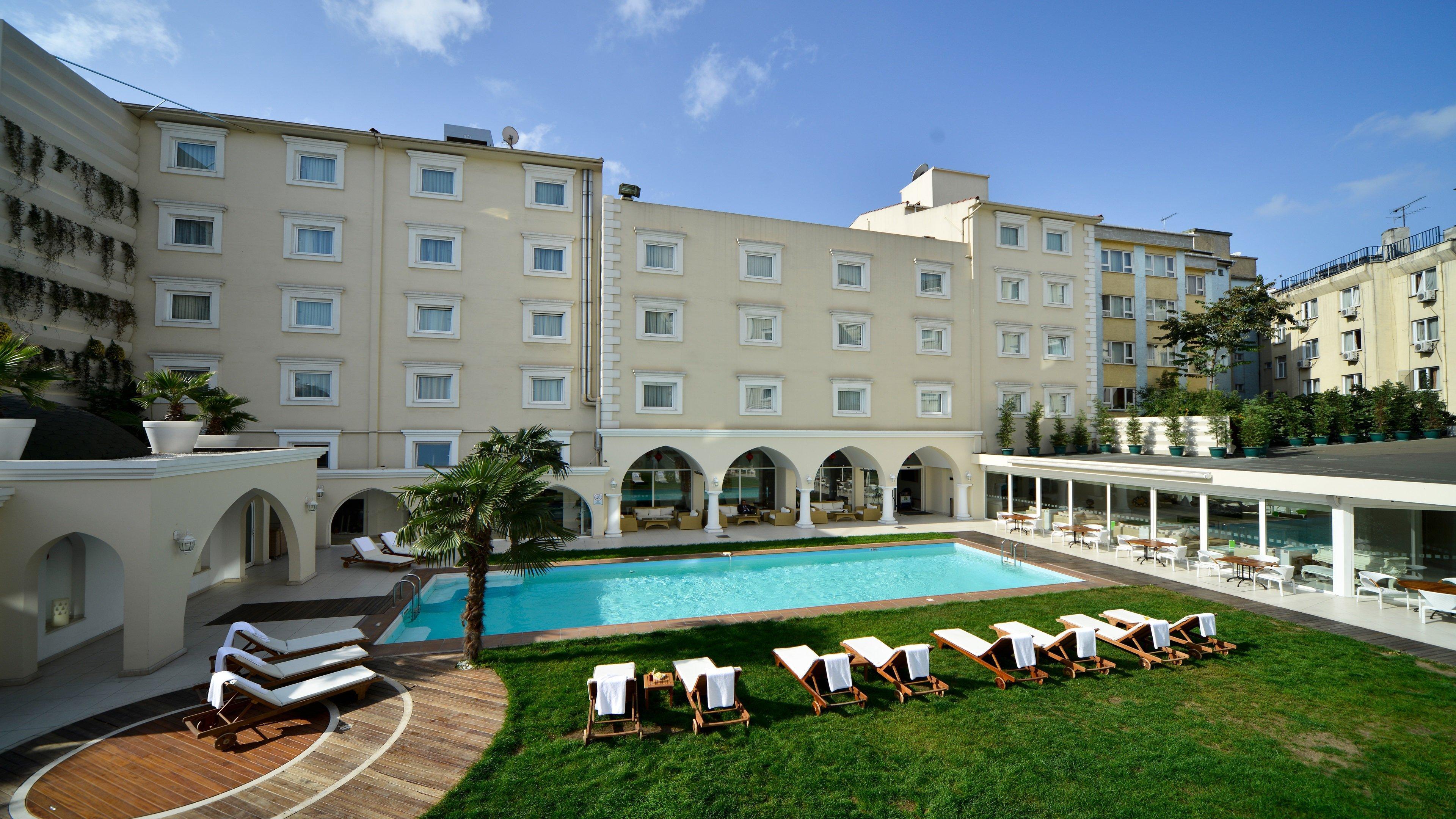 Holiday Inn Istanbul City By Ihg Exterior photo The hotel's pool