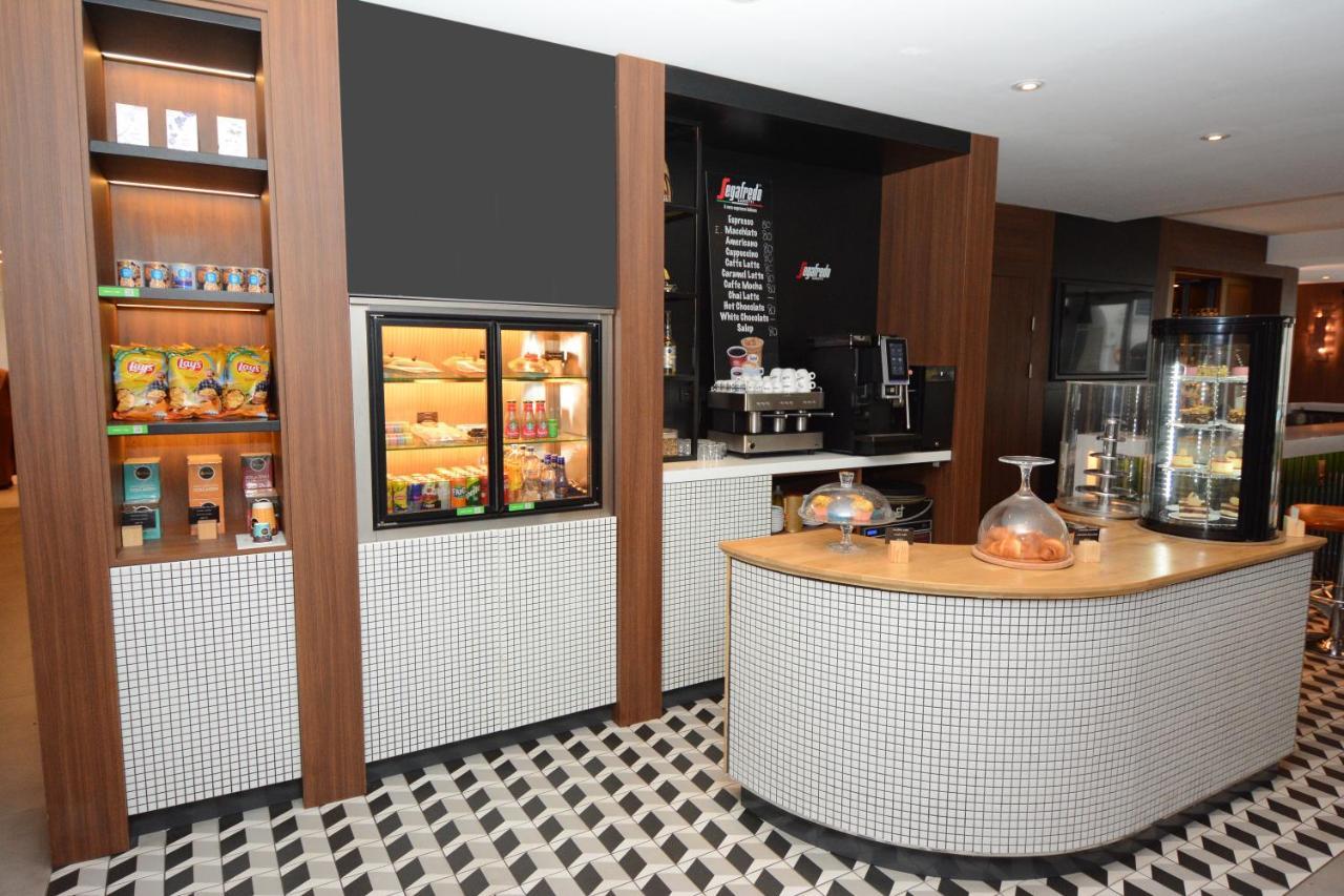 Holiday Inn Istanbul City By Ihg Exterior photo The interior of a typical Starbucks