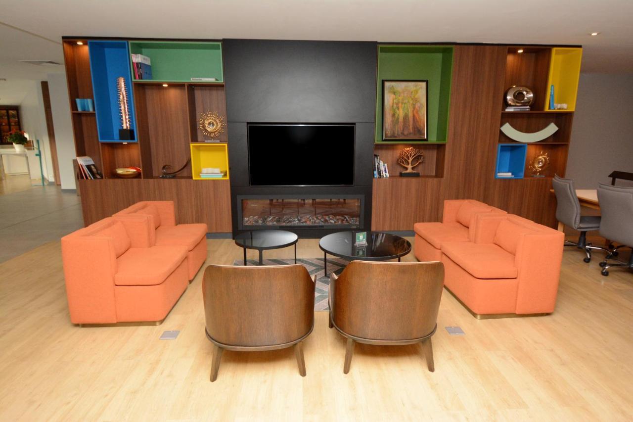 Holiday Inn Istanbul City By Ihg Exterior photo The 2012 renovation of the lounge
