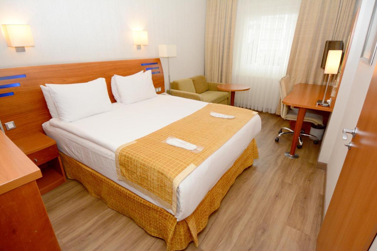 Holiday Inn Istanbul City By Ihg Exterior photo A room at the hotel