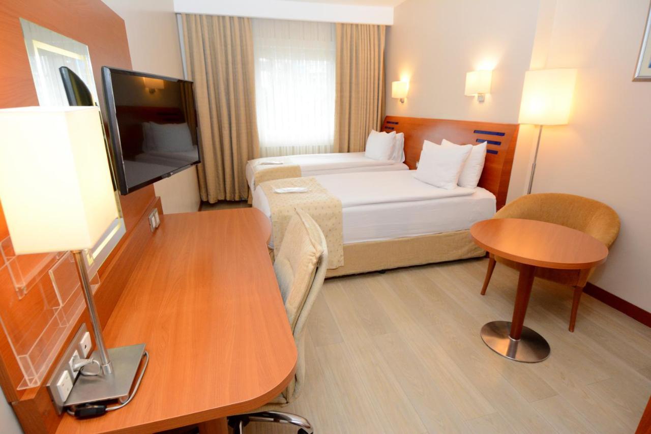 Holiday Inn Istanbul City By Ihg Exterior photo A room at the hotel
