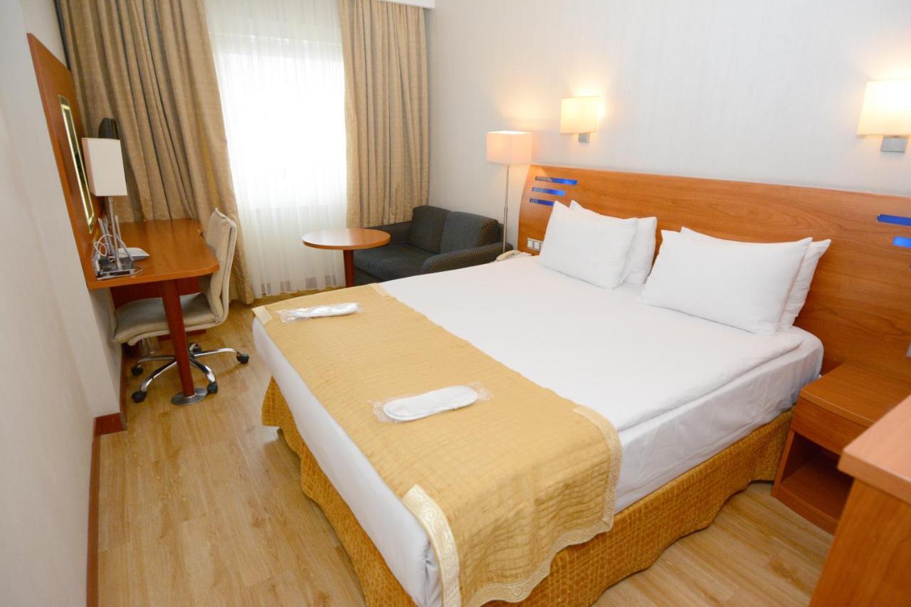 Holiday Inn Istanbul City By Ihg Exterior photo A room at the hotel