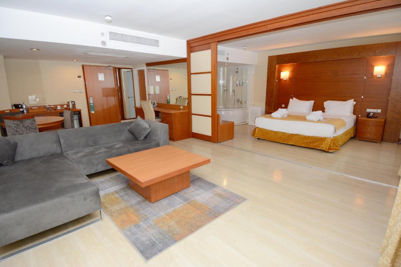 Holiday Inn Istanbul City By Ihg Exterior photo Suite